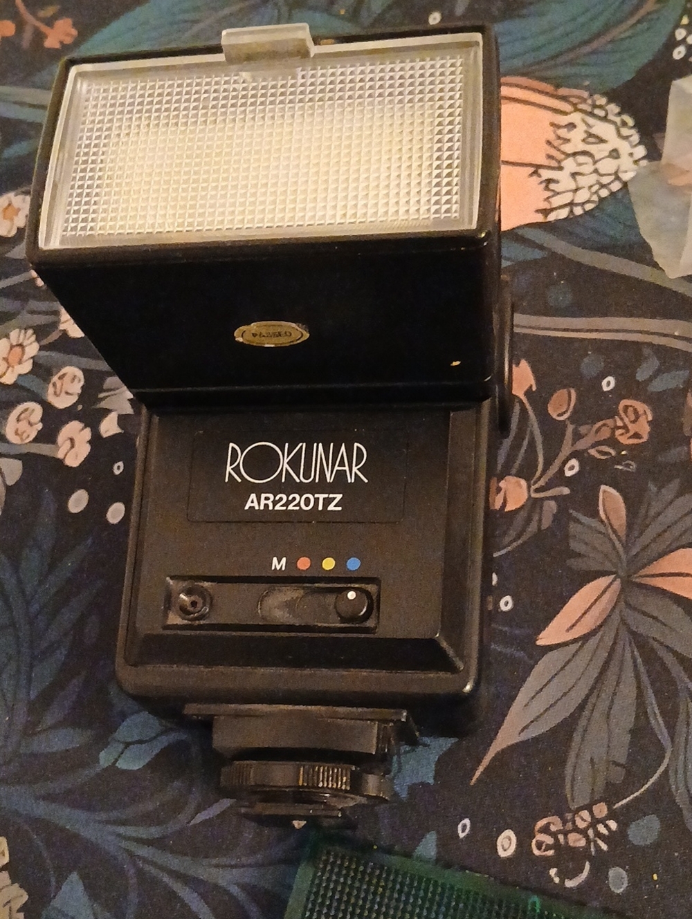 AR220TZ Black Camera Flash